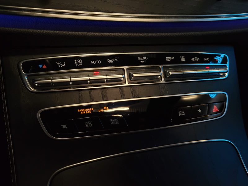 MERCEDES CLASSE E 300 de 306cv AMG LINE / SUIVI MERCEDES / TOIT OUVRANT / SIEGES ELECTRIQUES / CARPL