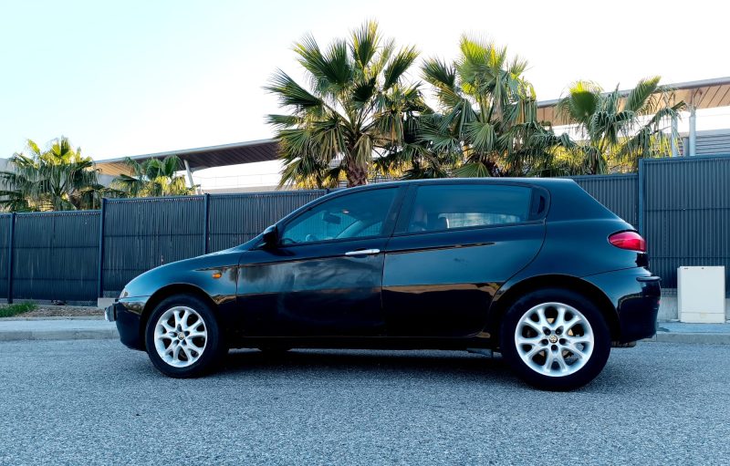 ALFA ROMÉO 147 2.0l 150ch boîte auto, 2003, marron, 5 portes, 