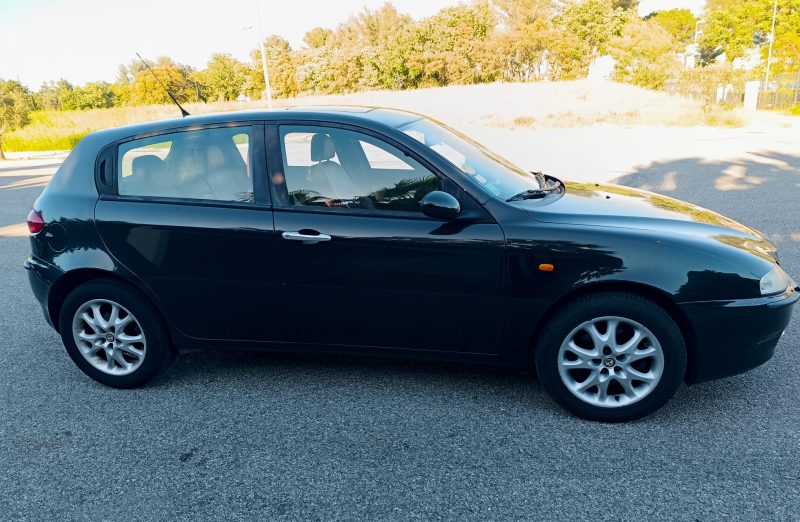 ALFA ROMÉO 147 2.0l 150ch boîte auto, 2003, marron, 5 portes, 