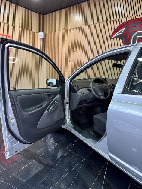 TOYOTA YARIS 2002