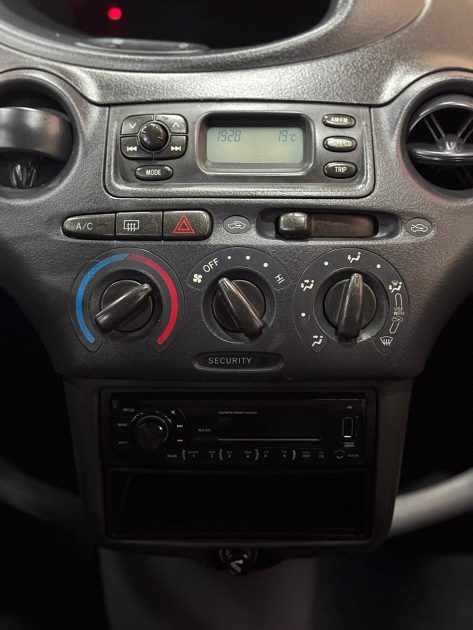 TOYOTA YARIS 2002