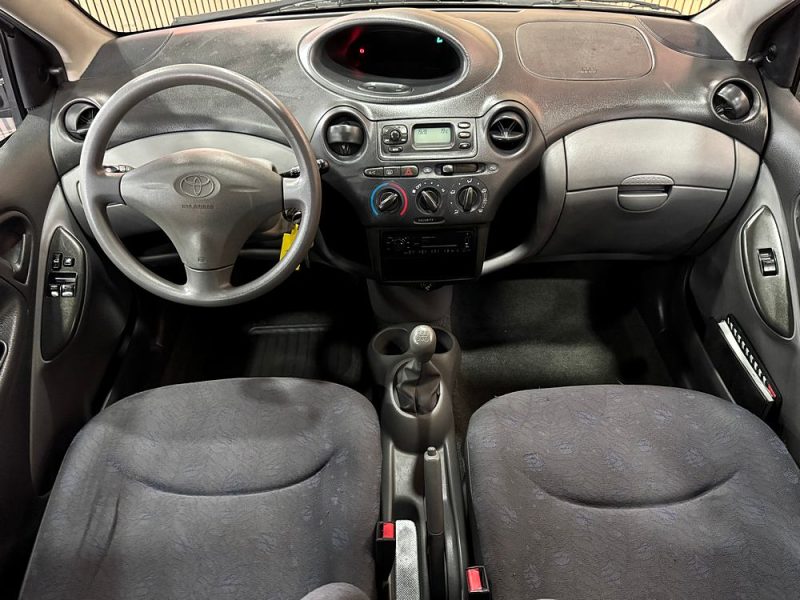 TOYOTA YARIS 2002