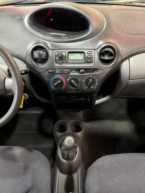 TOYOTA YARIS 2002