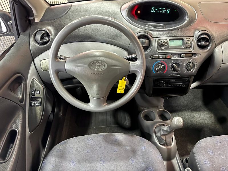 TOYOTA YARIS 2002