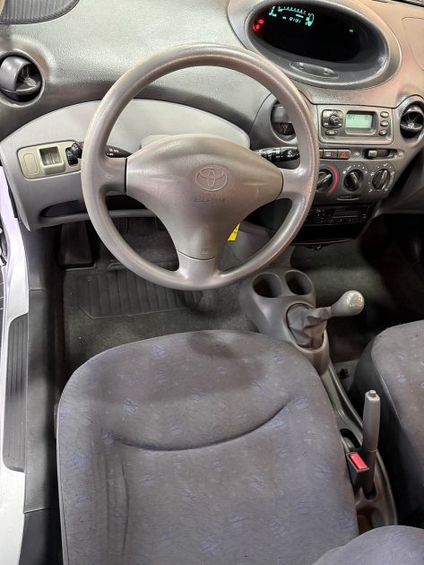 TOYOTA YARIS 2002