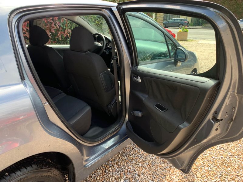 PEUGEOT 207 2010 1.4i