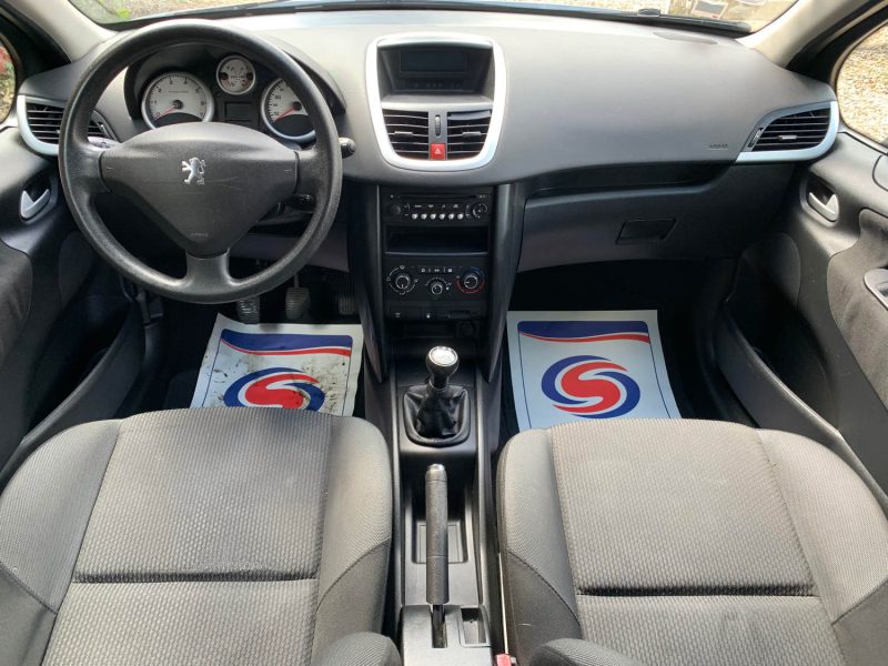 PEUGEOT 207 2010 1.4i
