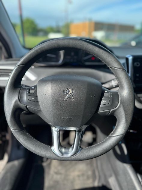 PEUGEOT  208 1.6 HDI 92cv  / Bluetooth / CT OK / Révisée 