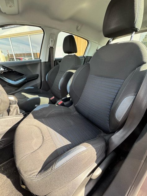 PEUGEOT  208 1.6 HDI 92cv  / Bluetooth / CT OK / Révisée 