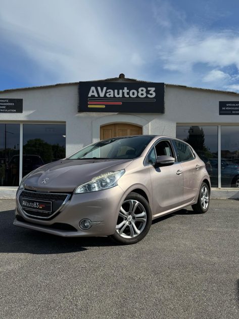 PEUGEOT  208 1.6 HDI 92cv  / Bluetooth / CT OK / Révisée 