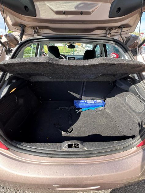 PEUGEOT  208 1.6 HDI 92cv  / Bluetooth / CT OK / Révisée 