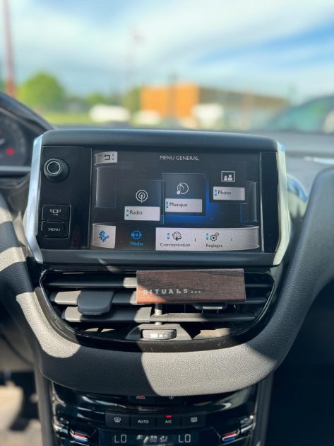 PEUGEOT  208 1.6 HDI 92cv  / Bluetooth / CT OK / Révisée 