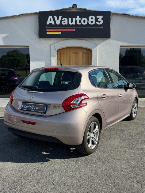 PEUGEOT  208 1.6 HDI 92cv  / Bluetooth / CT OK / Révisée 