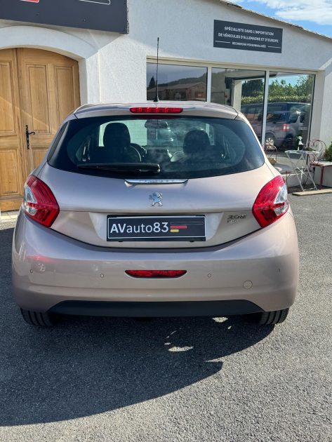 PEUGEOT  208 1.6 HDI 92cv  / Bluetooth / CT OK / Révisée 