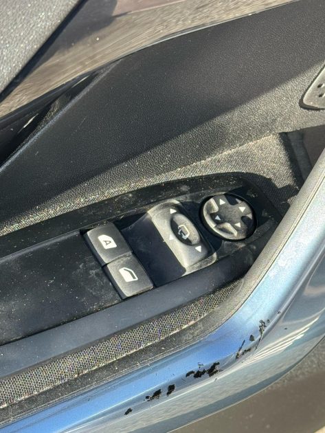 PEUGEOT  208 1.6 HDI 92cv  / Bluetooth / CT OK / Révisée 