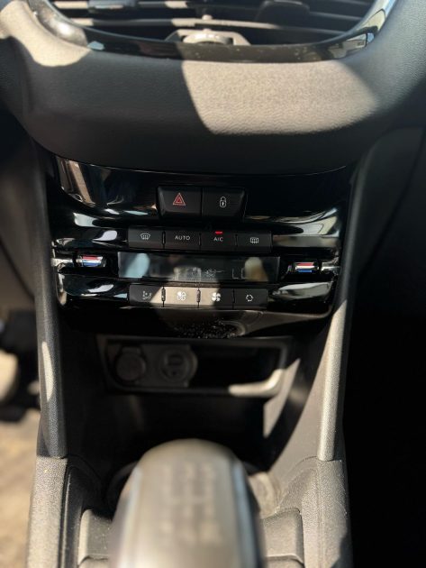 PEUGEOT  208 1.6 HDI 92cv  / Bluetooth / CT OK / Révisée 