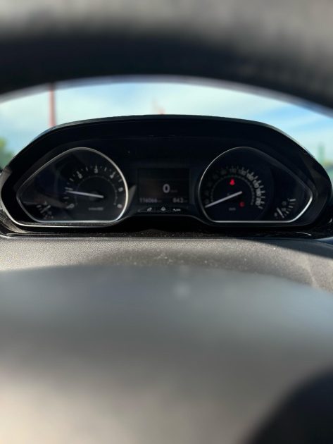 PEUGEOT  208 1.6 HDI 92cv  / Bluetooth / CT OK / Révisée 