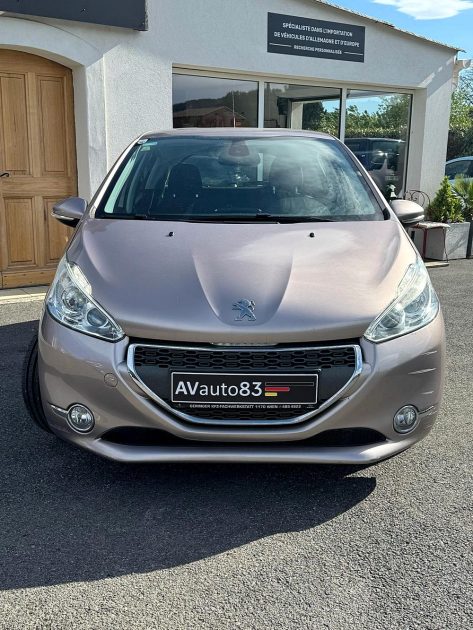 PEUGEOT  208 1.6 HDI 92cv  / Bluetooth / CT OK / Révisée 