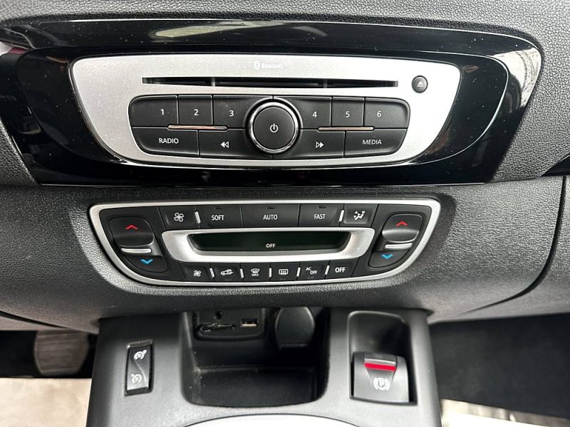 RENAULT MEGANE SCENIC III 2015