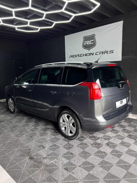 PEUGEOT 5008 2015