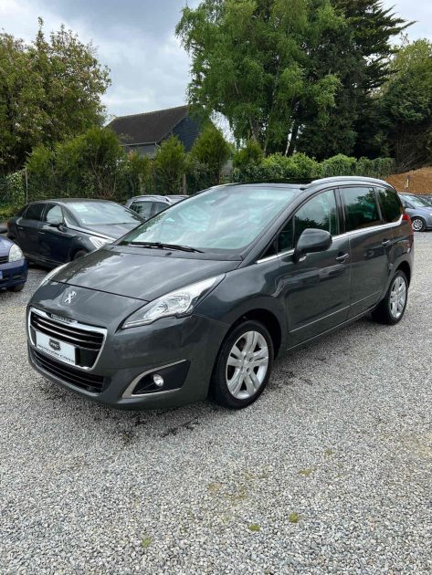 PEUGEOT 5008 2015