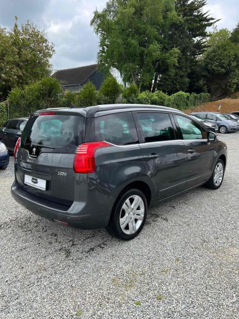 PEUGEOT 5008 2015