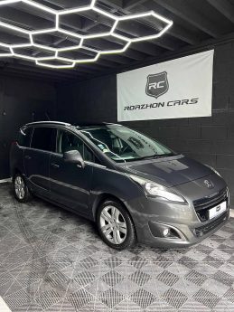 PEUGEOT 5008 2015