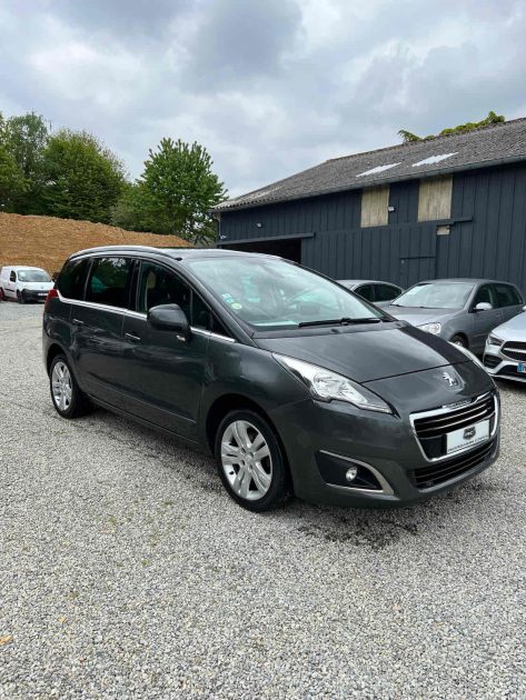 PEUGEOT 5008 2015