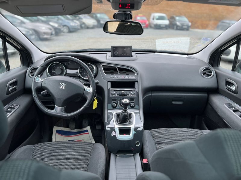 PEUGEOT 5008 2015