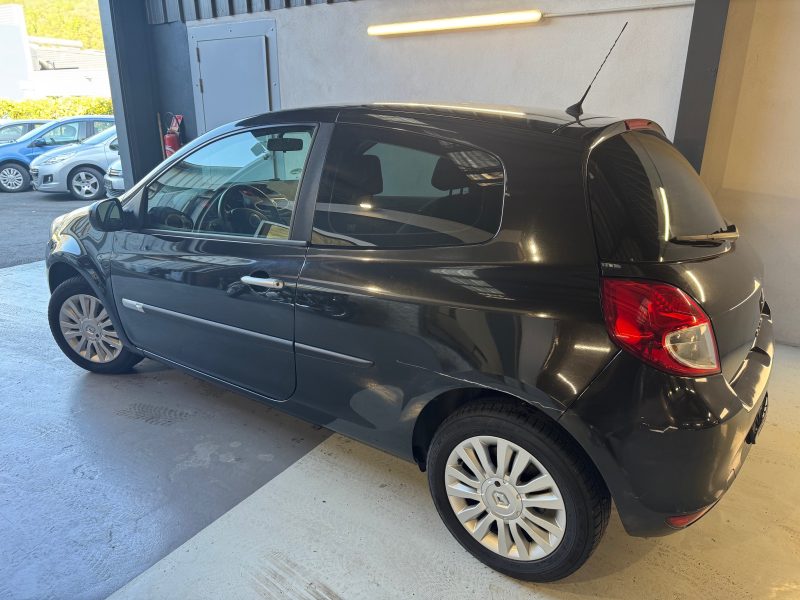 RENAULT  CLIO 1.2 16V Dynamique (125 900 km) 