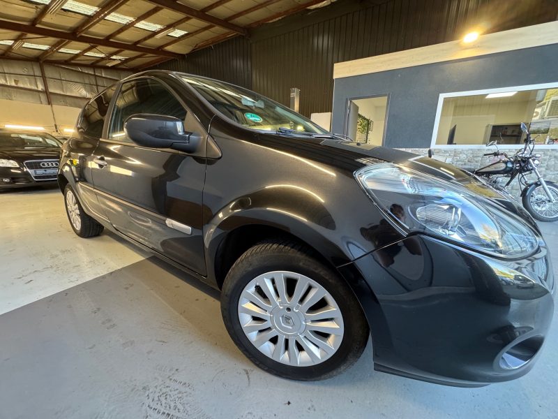 RENAULT  CLIO 1.2 16V Dynamique (125 900 km) 