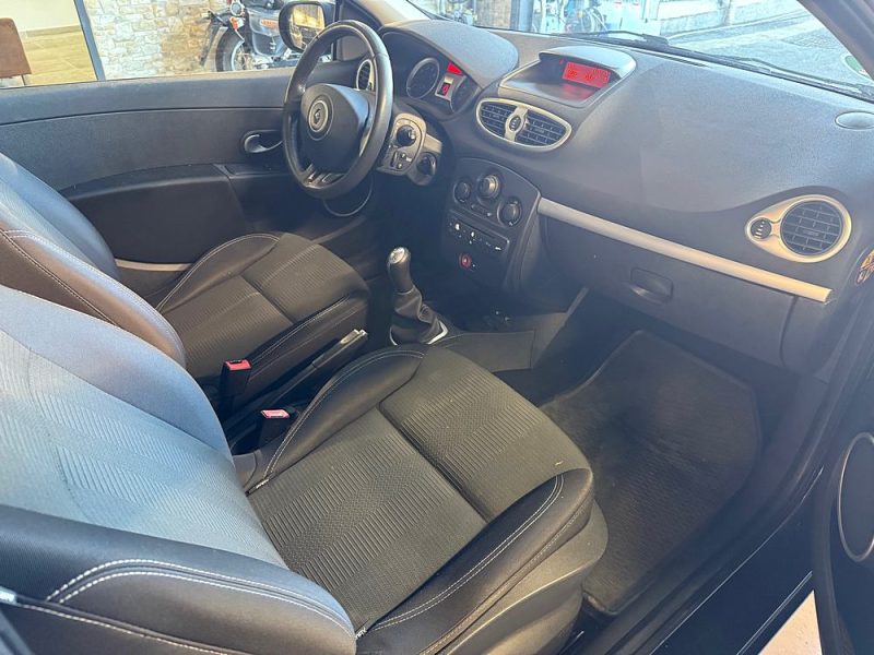 RENAULT  CLIO 1.2 16V Dynamique (125 900 km) 