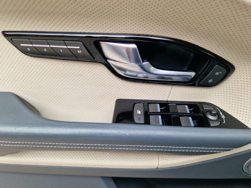 LAND ROVER Range Rover EVOQUE 2.2L TD4 150cv 4WD Boîte Auto PURE PACK TECH