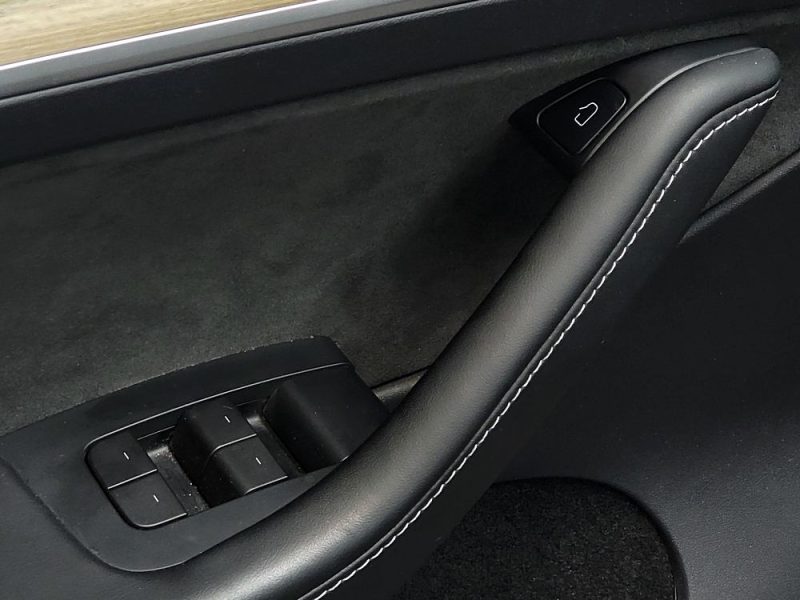 TESLA MODEL Y 300cv Standard Propulsion Boîte Auto 1ère Main