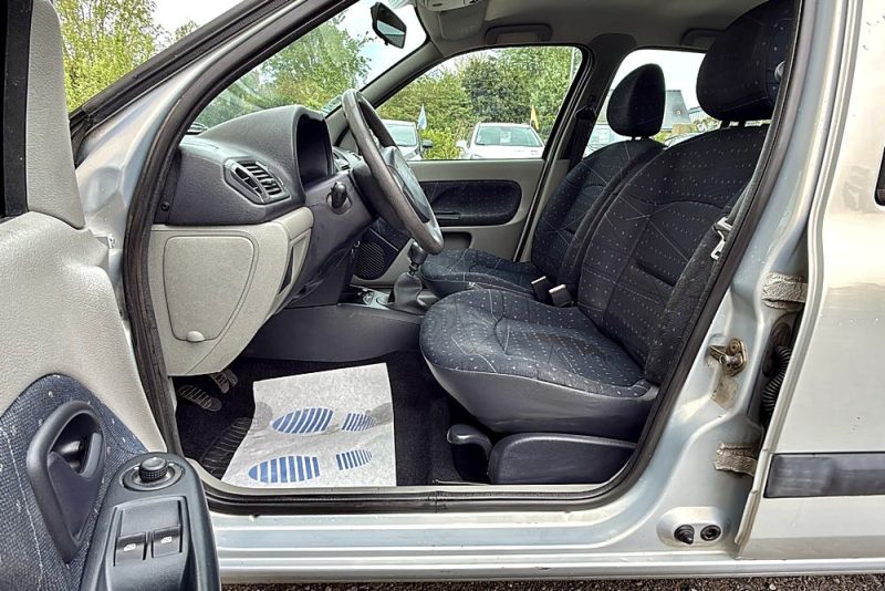 RENAULT CLIO 1.2i 16V 75CH Expression - Garantie