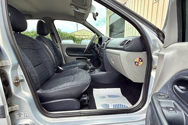 RENAULT CLIO 1.2i - 16V 75 Expression BVM5