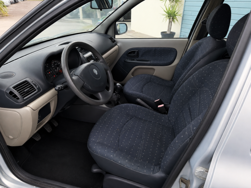 RENAULT CLIO 1.2i 16V 75CH Expression - Garantie