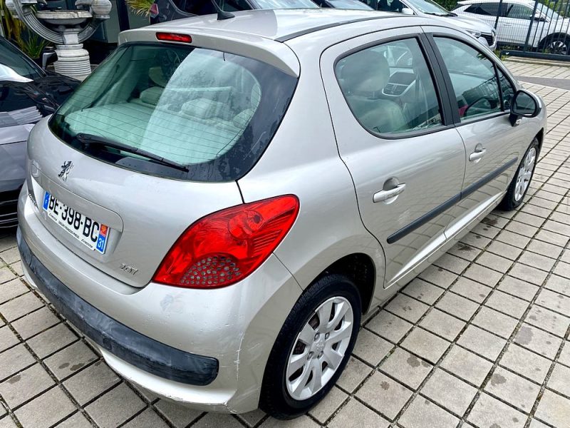 PEUGEOT 207 1.4i - 16 90 CH Pack Executive