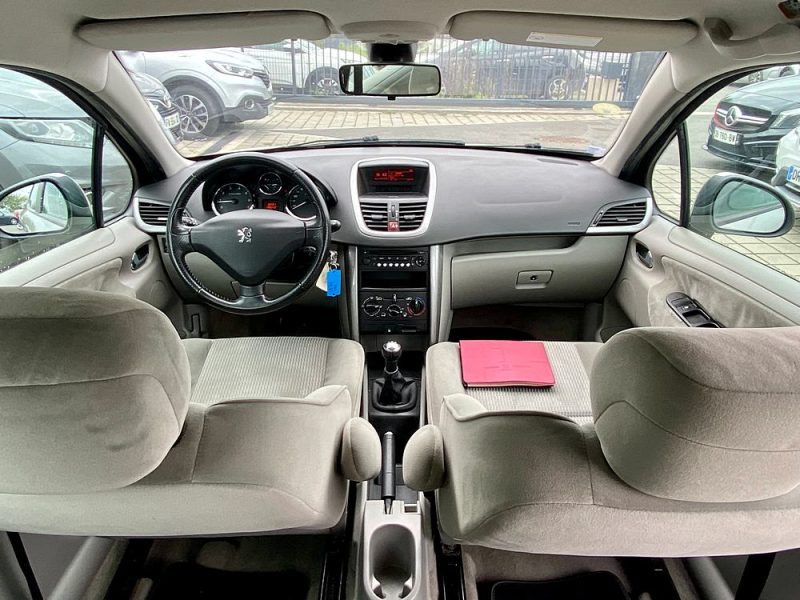 PEUGEOT 207 1.4i - 16 90 CH Pack Executive