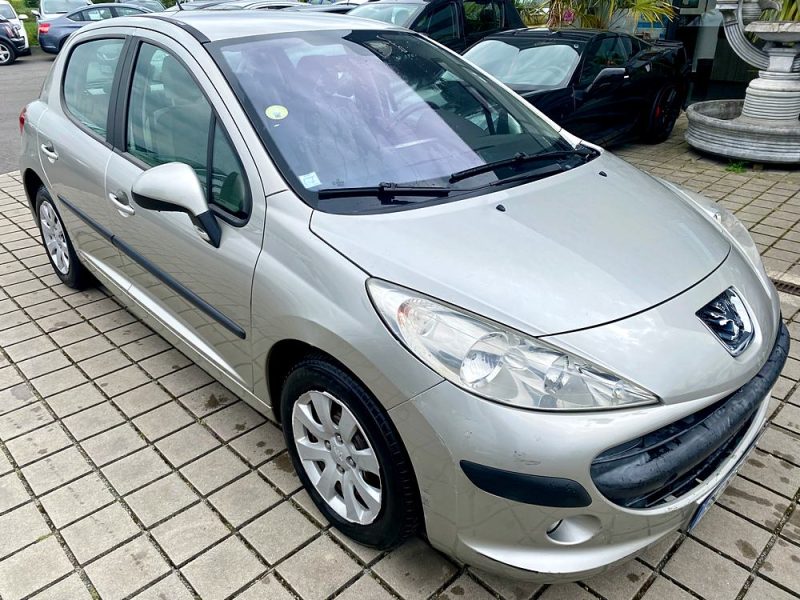 PEUGEOT 207 1.4i - 16 90 CH Pack Executive
