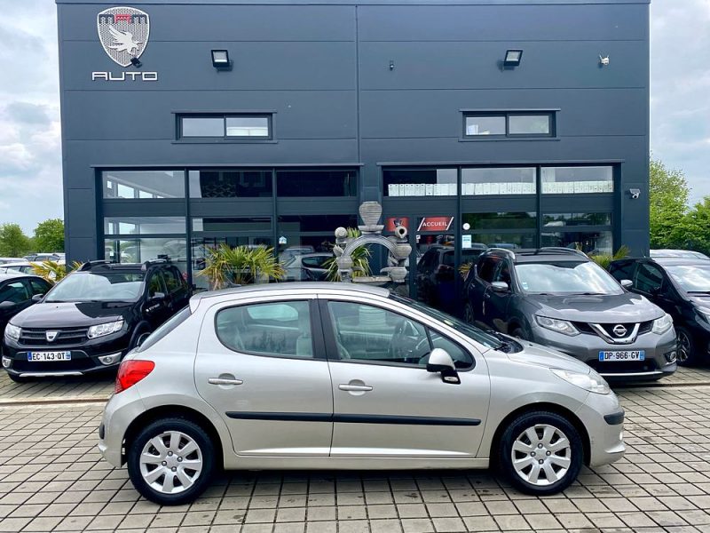 PEUGEOT 207 1.4i - 16 90 CH Pack Executive