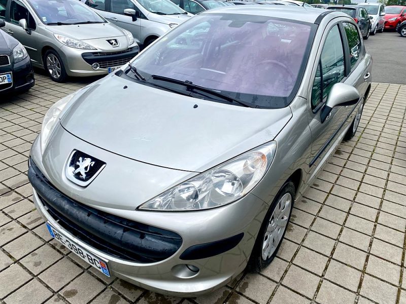 PEUGEOT 207 1.4i - 16 90 CH Pack Executive
