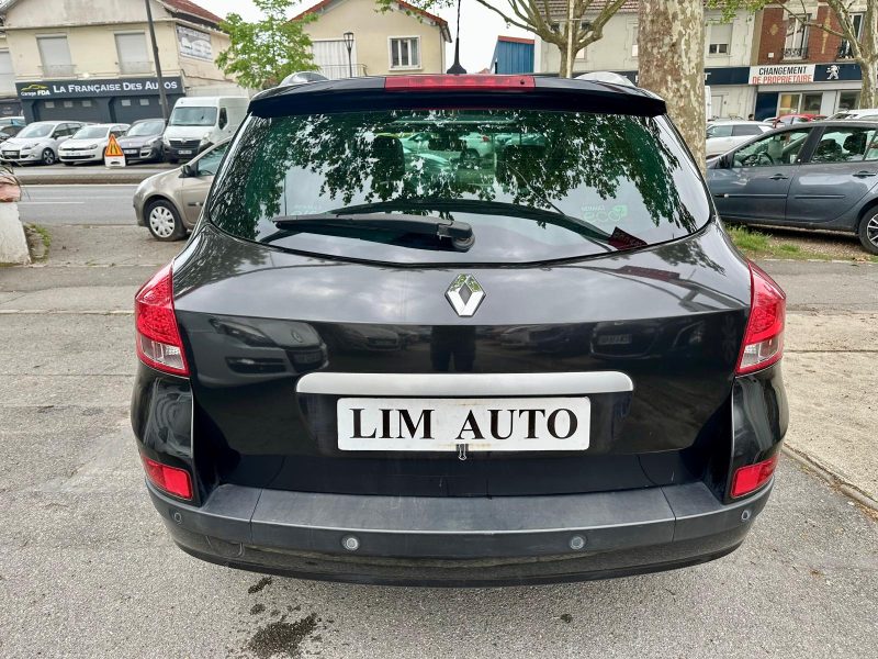 RENAULT CLIO III ESTATE 2011