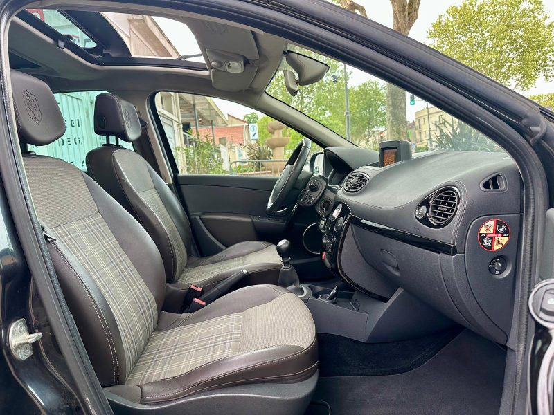 RENAULT CLIO III ESTATE 2011