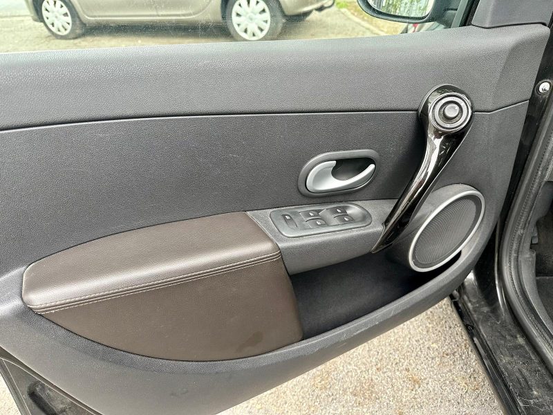 RENAULT CLIO III ESTATE 2011