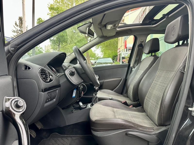 RENAULT CLIO III ESTATE 2011