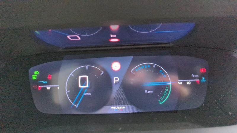 Peugeot 208 Hybrid 110 e-dcs6 gt + angles morts + navi