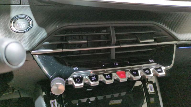 Peugeot 208 Hybrid 110 e-dcs6 gt + angles morts + navi