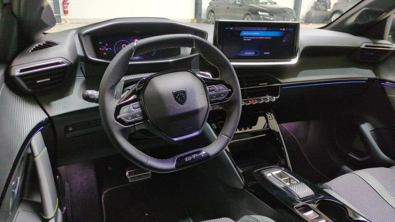 Peugeot 208 Hybrid 110 e-dcs6 gt + angles morts + navi