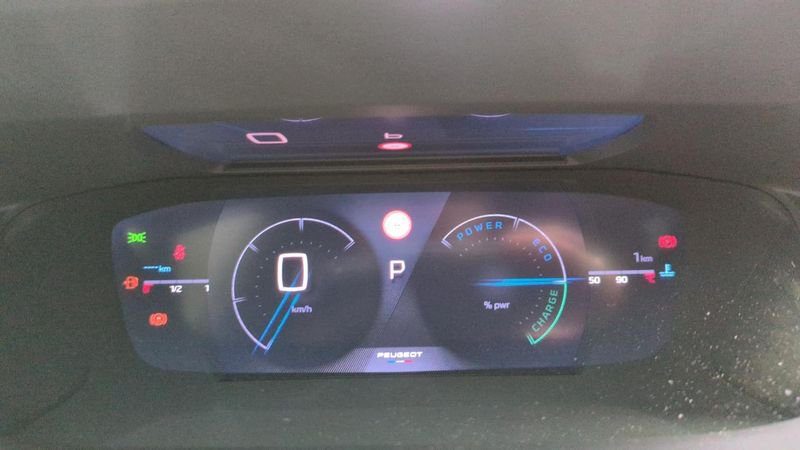 Peugeot 208 Hybrid 110 e-dcs6 gt + angles morts + navi